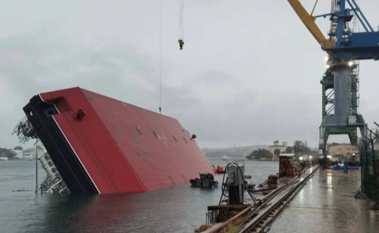 Недоделанный гигант: недостроенный плавкран в Севастополе унес жизни людей Недоделанный гигант: недостроенный плавкран в Севастополе унес жизни людей