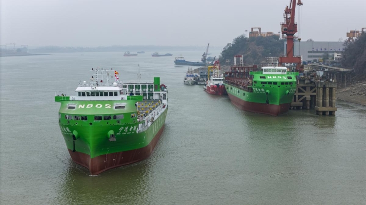 Новый флагман: Китай спускает на воду крупнейший в мире электрический «умный» контейнеровоз